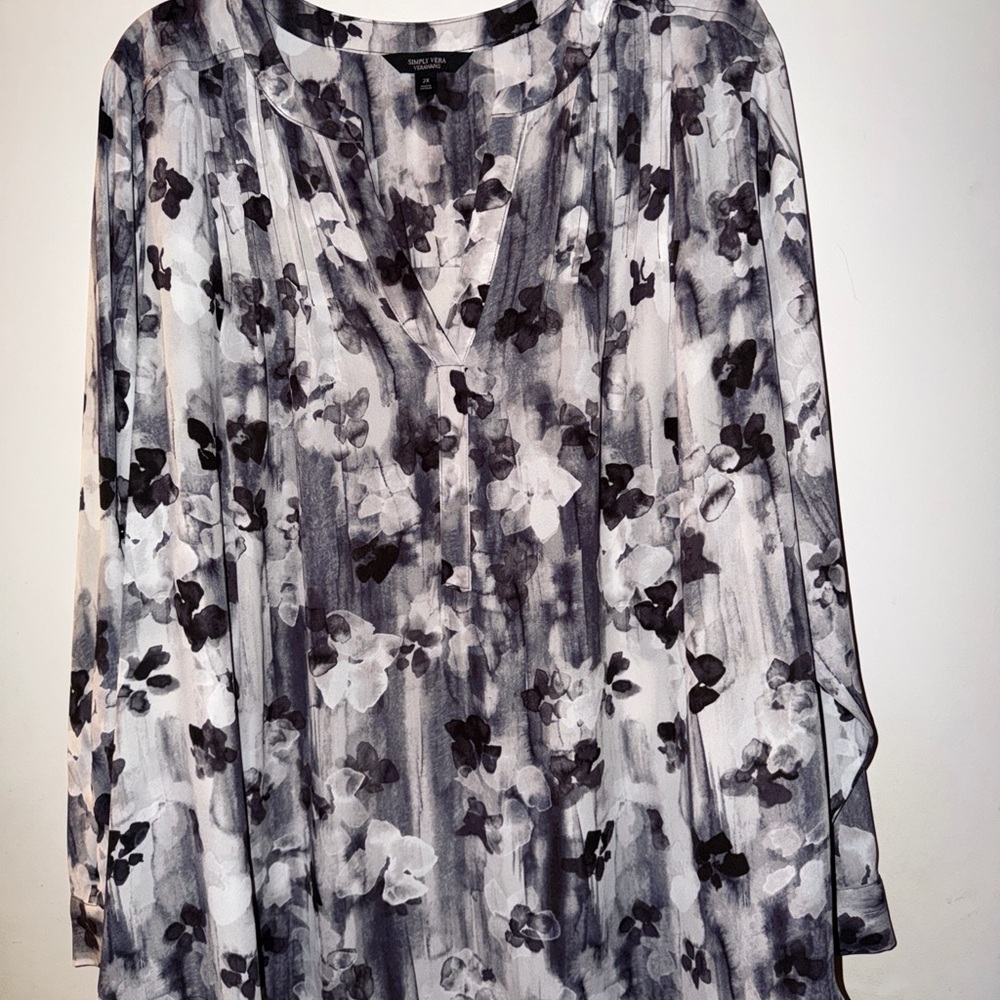 Simply Vera Vera Wang Black and White Floral Blouse